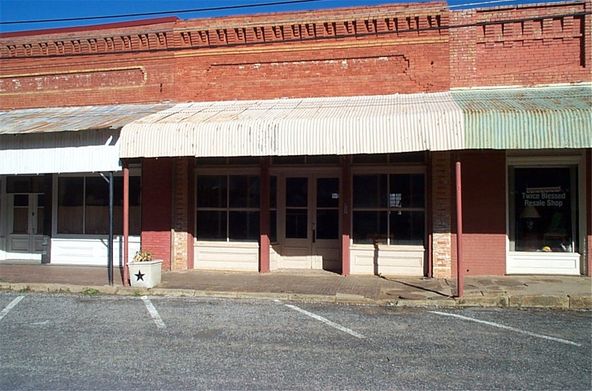 109 N Main St, Graford, TX 76449